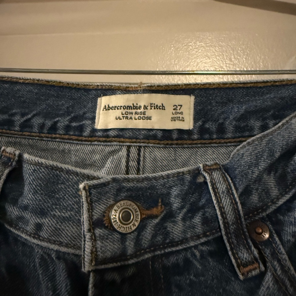 Abercrombie & Fitch Low rise ultra loose jeans